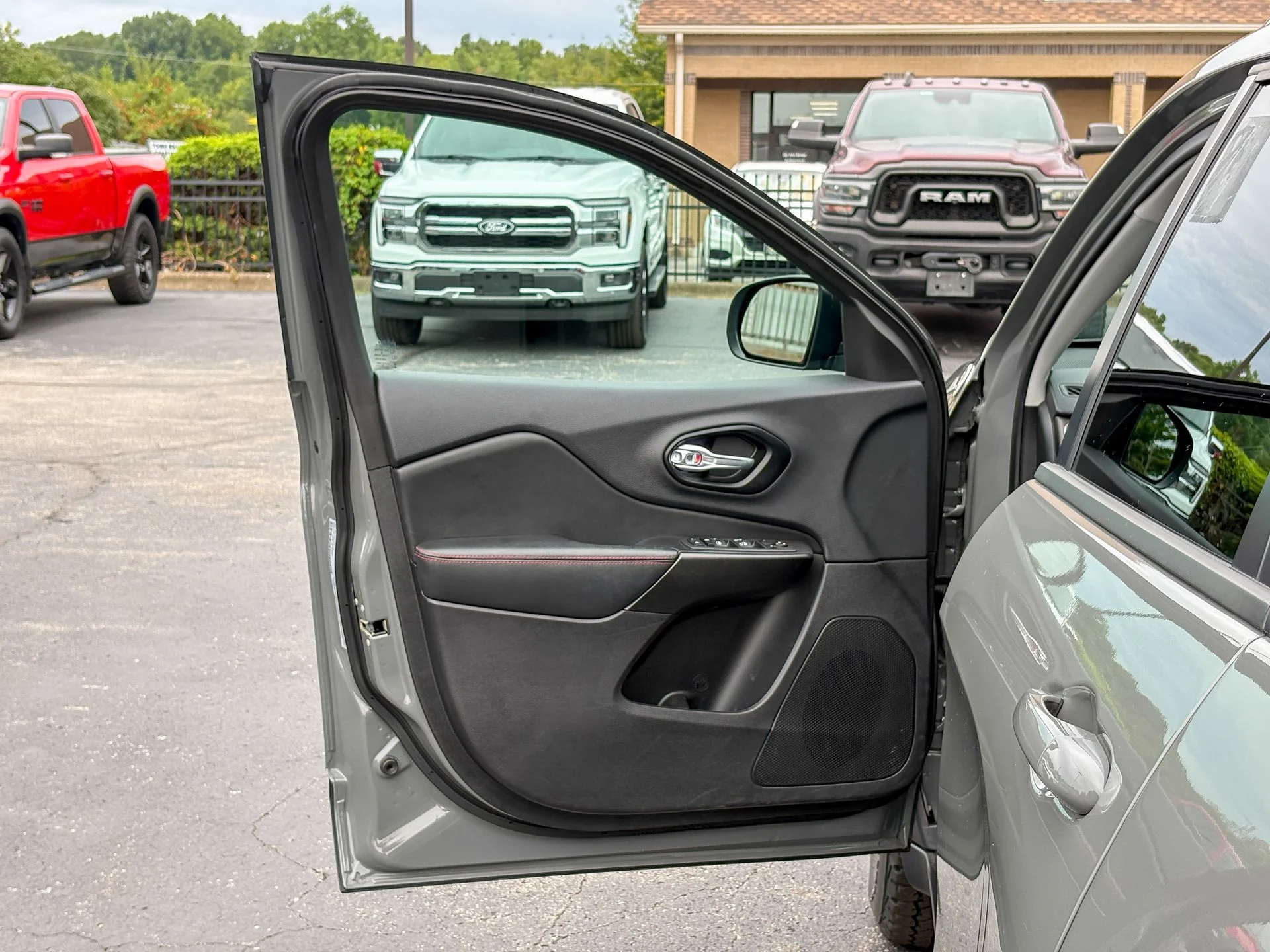 Used 2022 Gray Jeep Trailhawk image 15