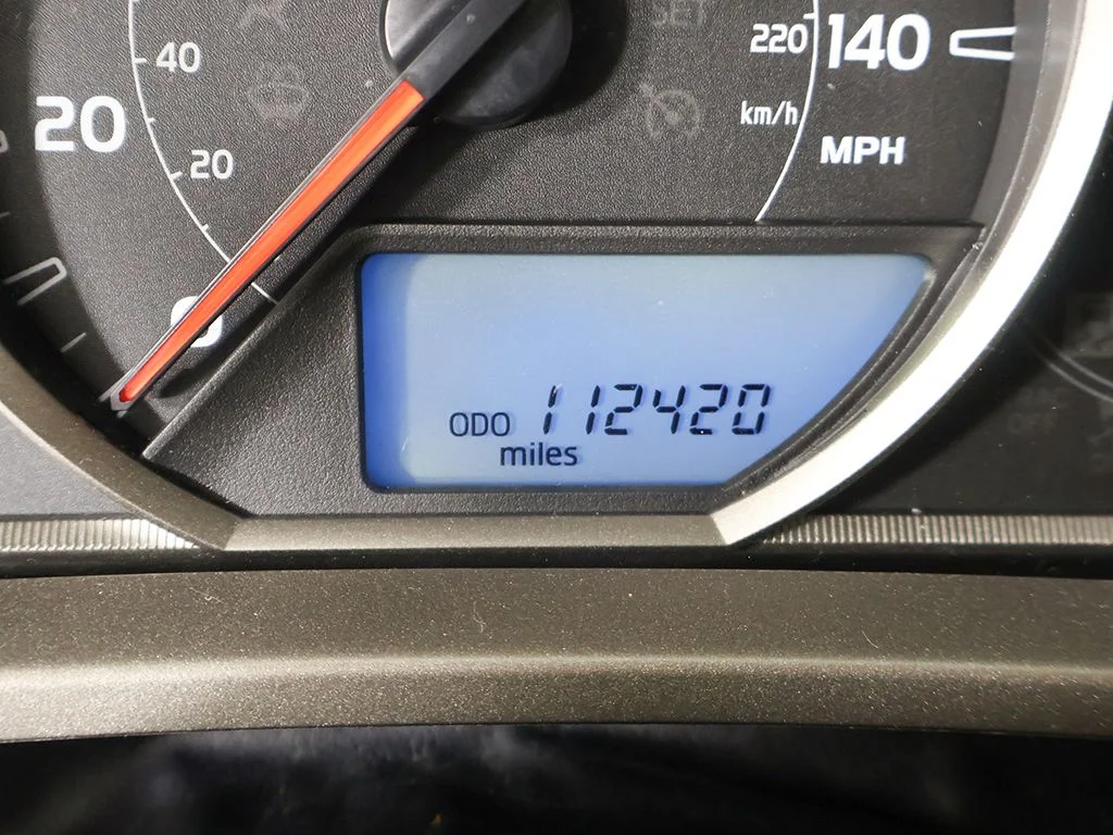 Used 2013 White Toyota LE image 27