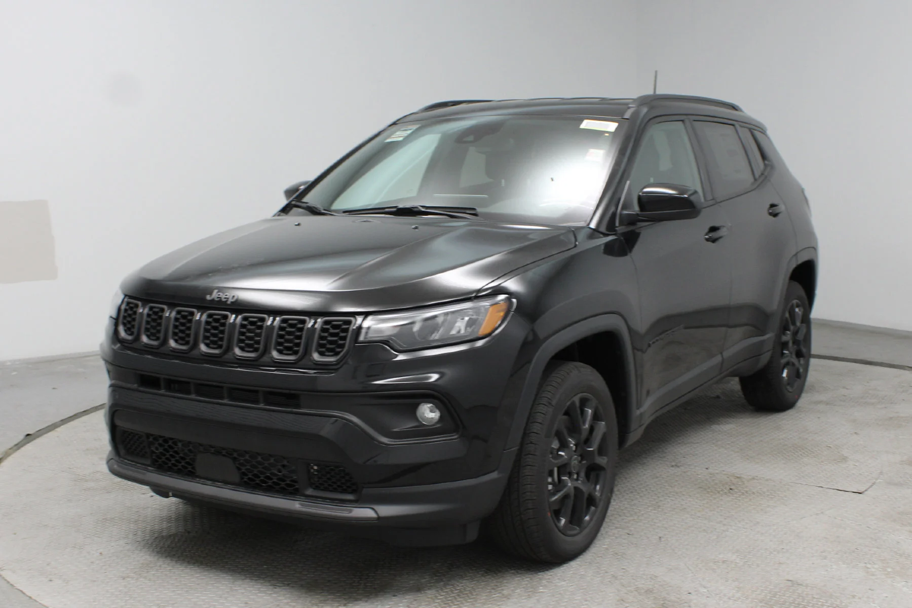 New 2026 Diamond Black Crystal Pearl-Coat Exterior Paint Jeep Latitude Altitude 4x4 image 22