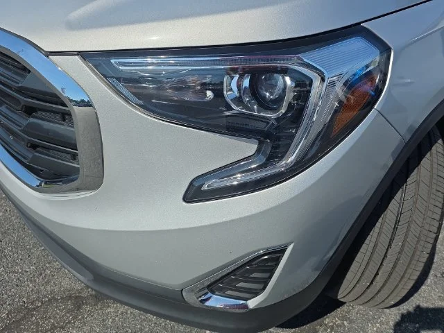 Used 2020 Silver GMC SLE image 31