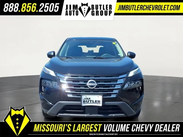 Used 2024  Nissan S image 25