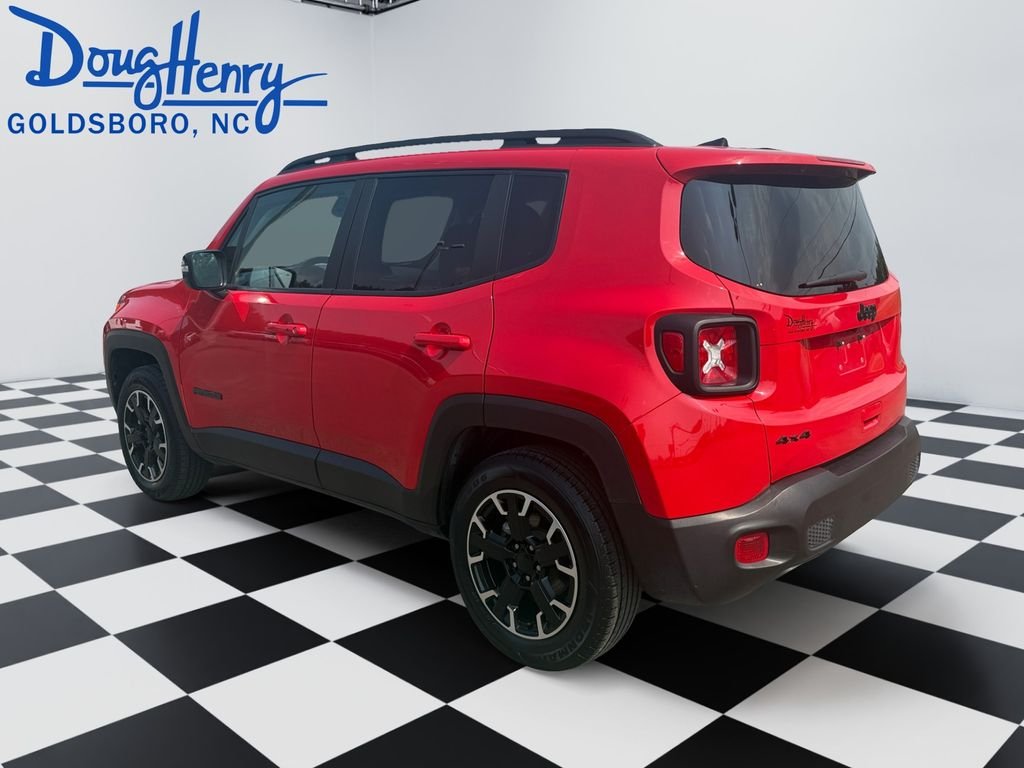 Used 2023 Red Jeep Latitude image 3