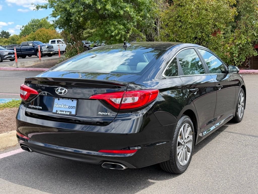 Used 2015 Black Hyundai Sport image 7