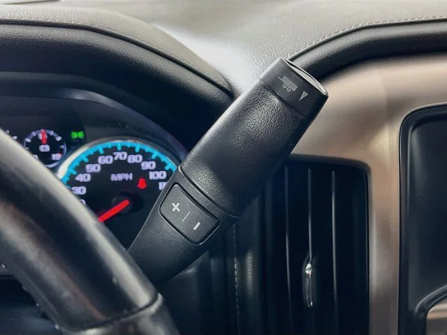 Used 2018 Silver GMC Denali image 22