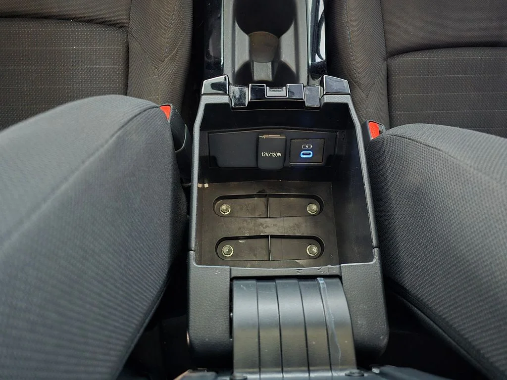 Used 2022  Toyota SE image 15