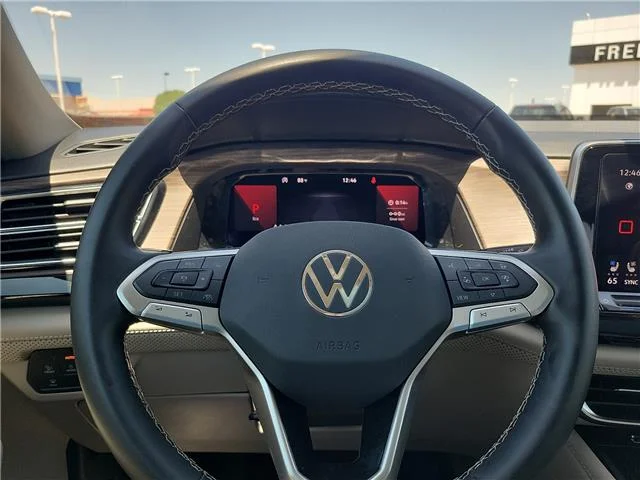 Used 2025 Mountain Lake Blue Metallic Volkswagen 2.0T SEL All-Wheel Drive 4MOTION image 18