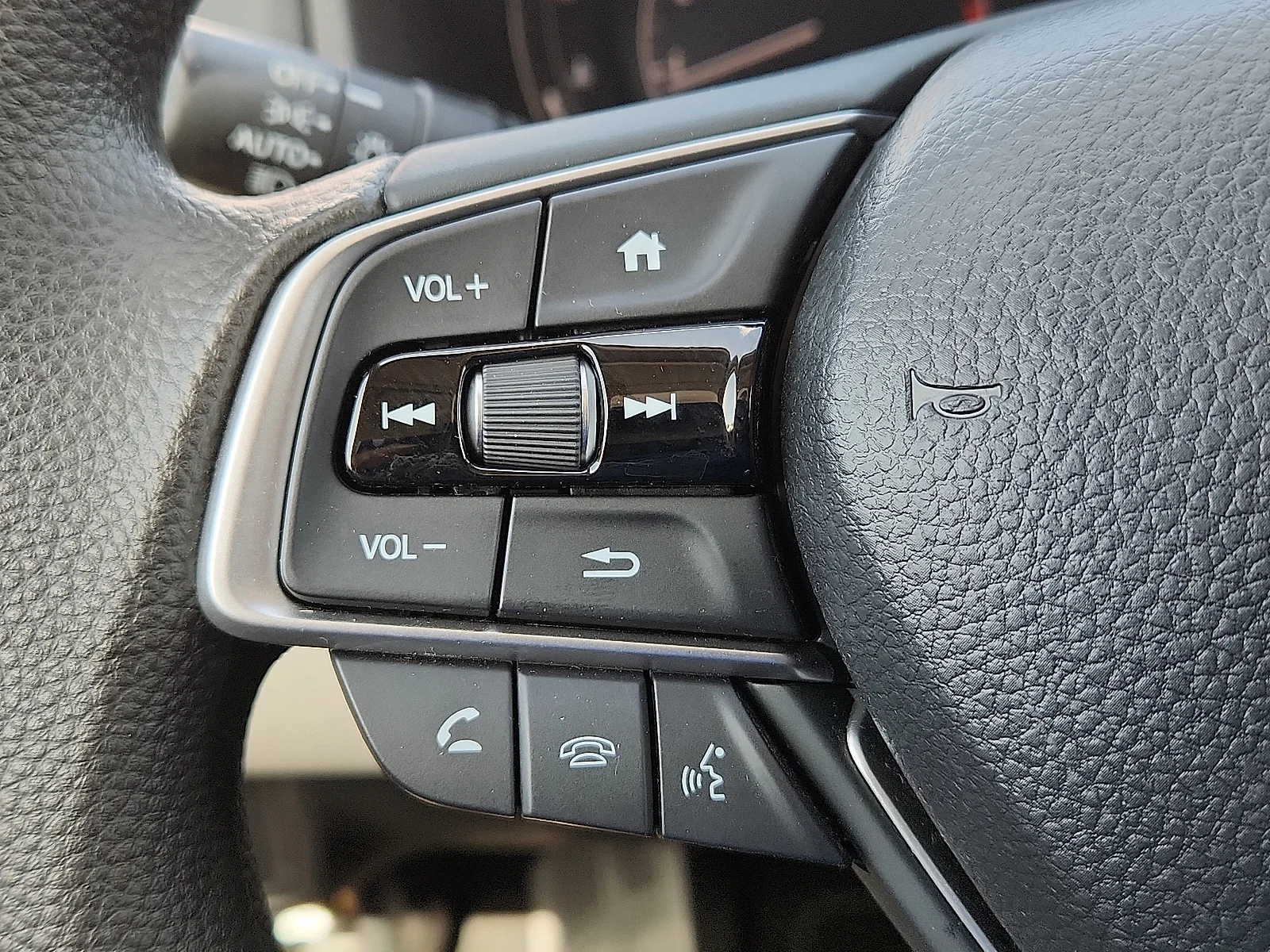 Used 2019 Platinum White Pearl Honda EX image 16