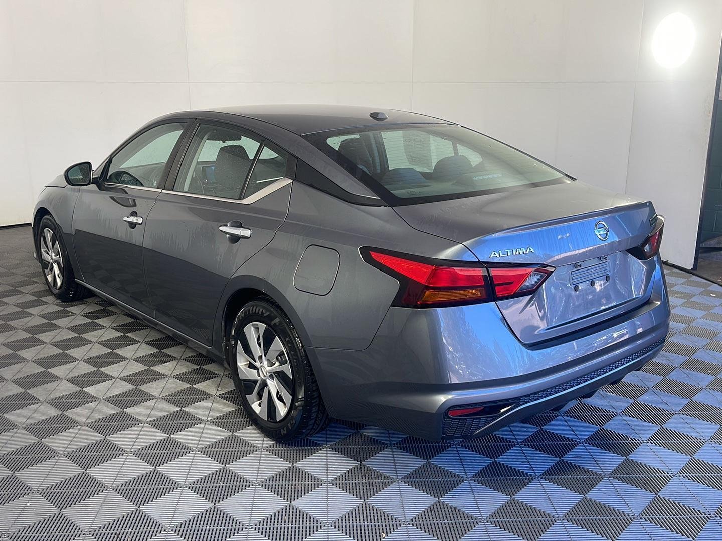 Used 2019 Gun Metallic Nissan 2.5 S image 10