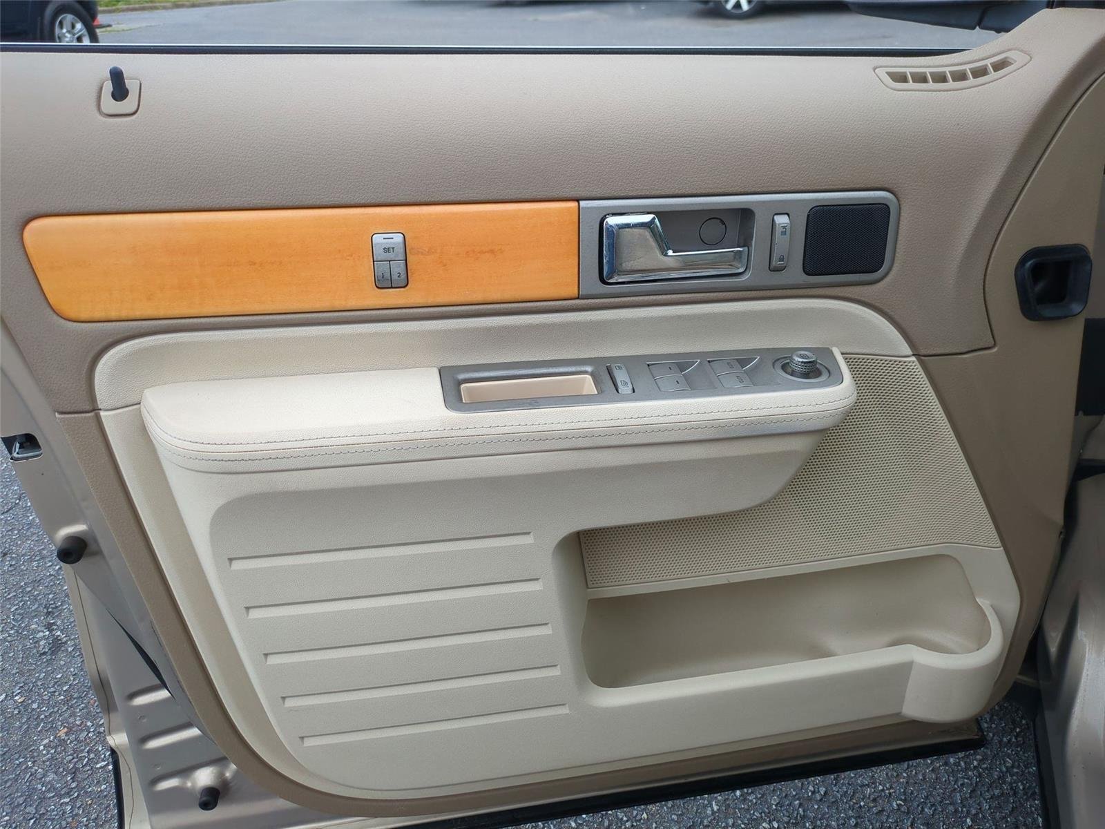 Used 2007  Lincoln  image 15