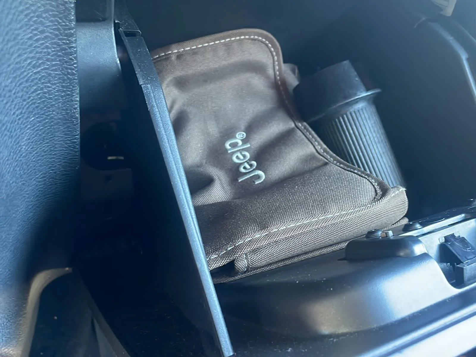 Used 2017 Chief Clearcoat Jeep Sahara image 17