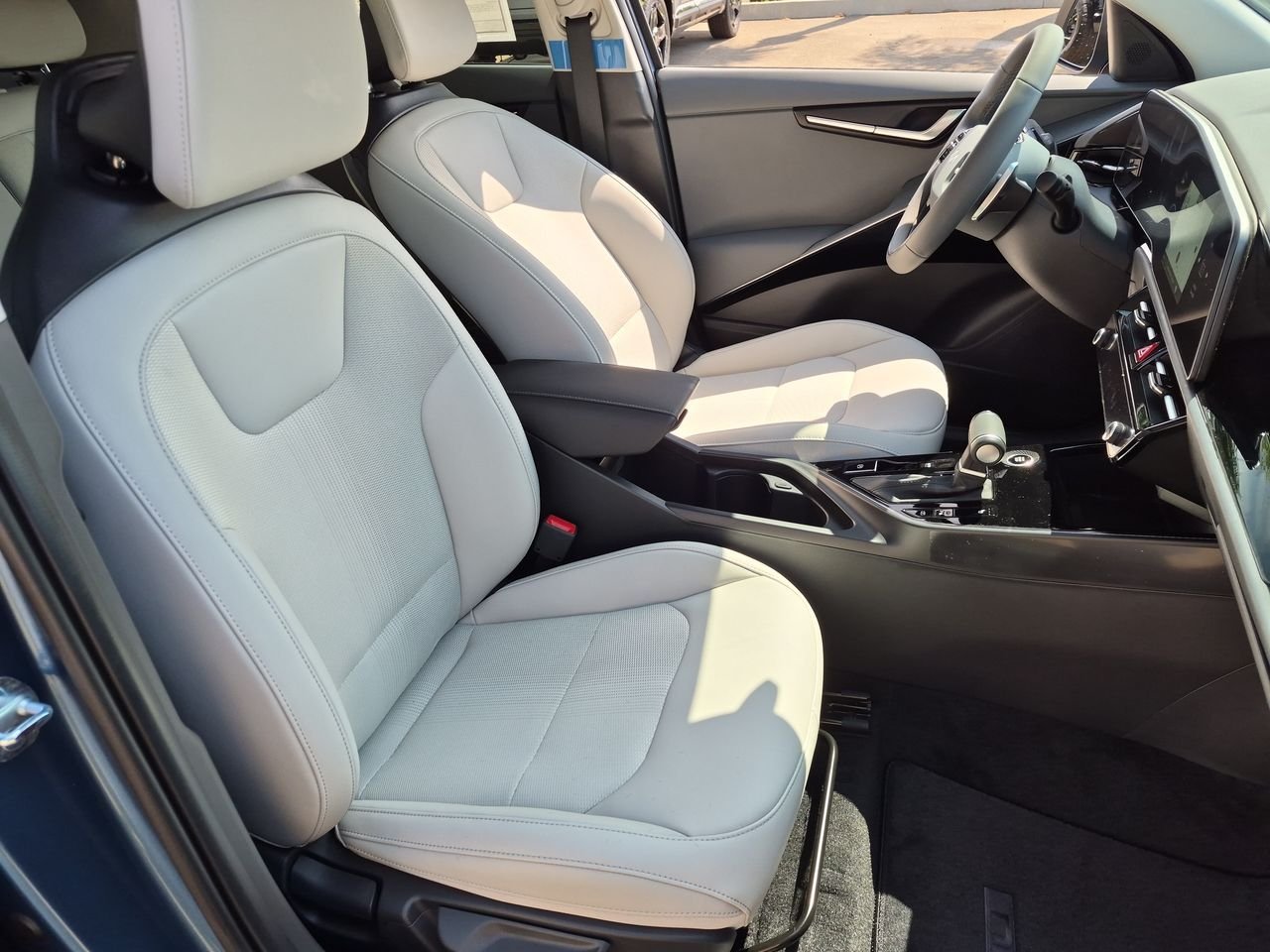 New 2026 Mineral Blue Kia EX image 28