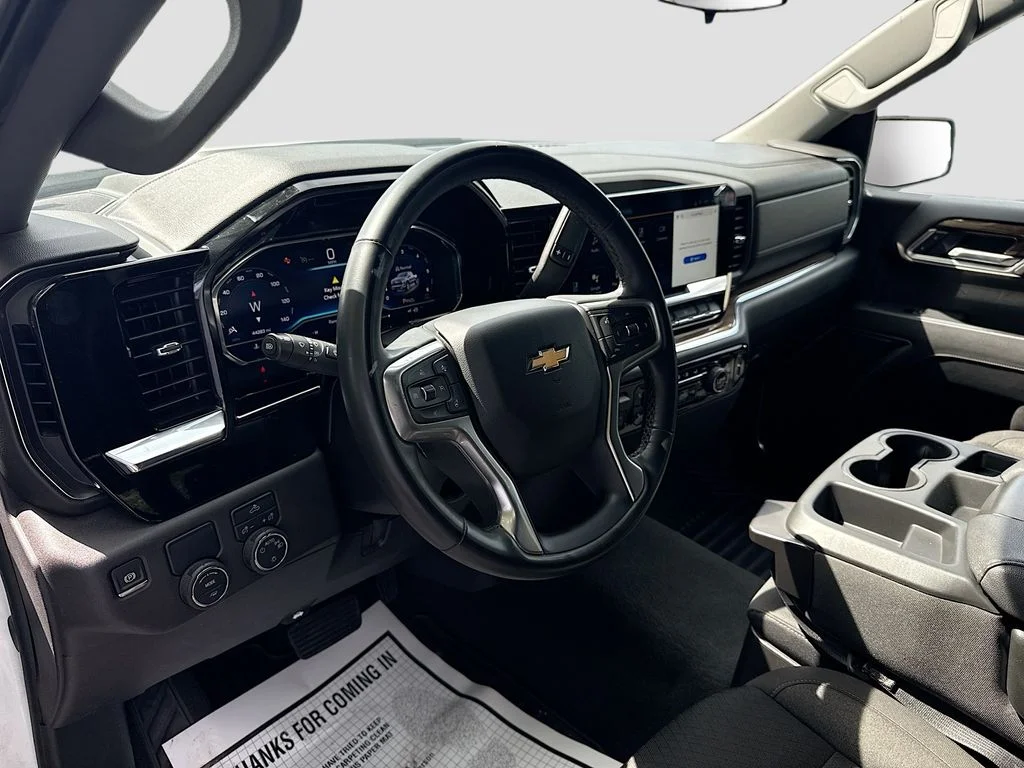 Used 2025 White Chevrolet LT image 10