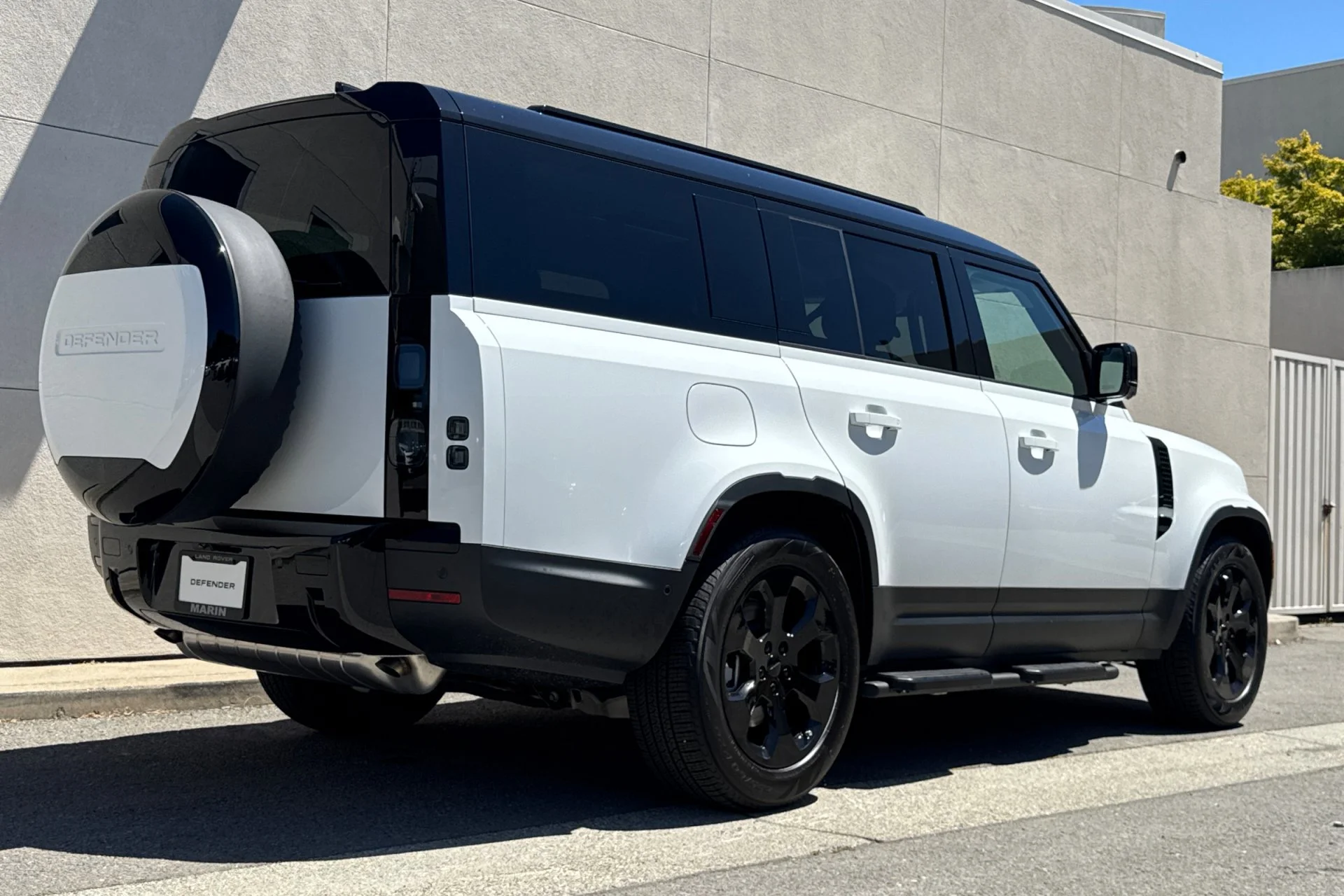 New 2026 Fuji White Land Rover S image 2