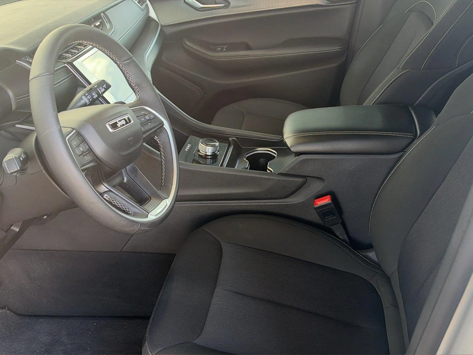 Used 2024 Silver Zynith Jeep Laredo X image 11