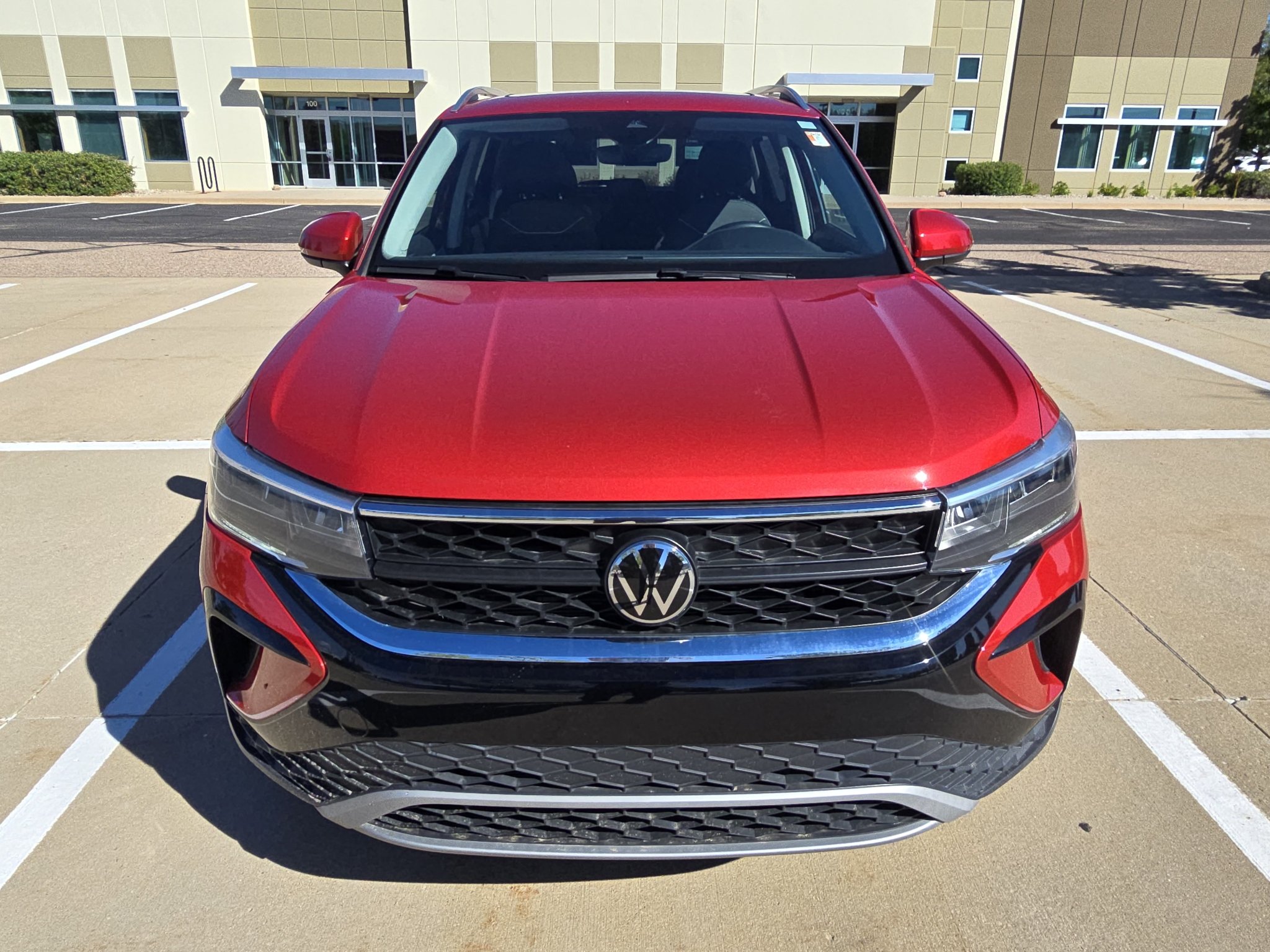 Used 2024 Kings Red Metallic Volkswagen SE image 8