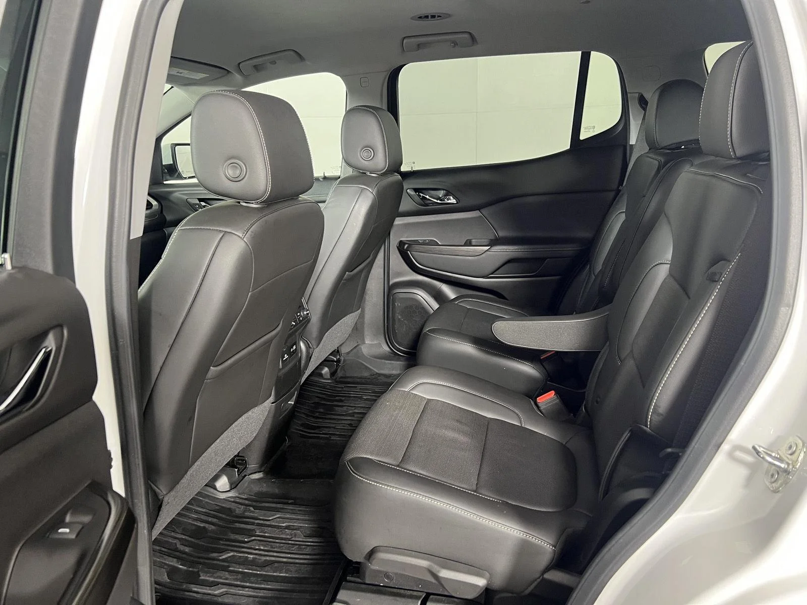 Used 2023 Summit White GMC SLT image 9