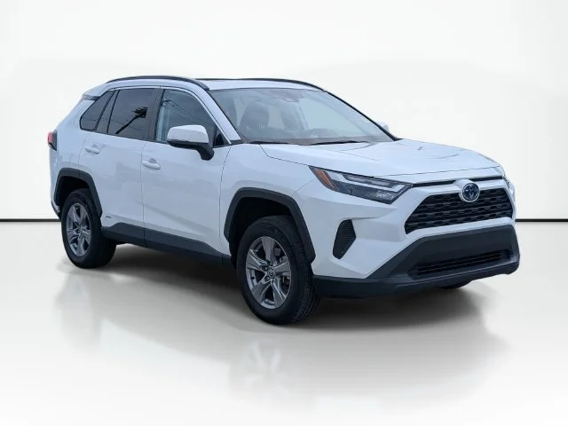 Used 2022 White Toyota XLE image 3