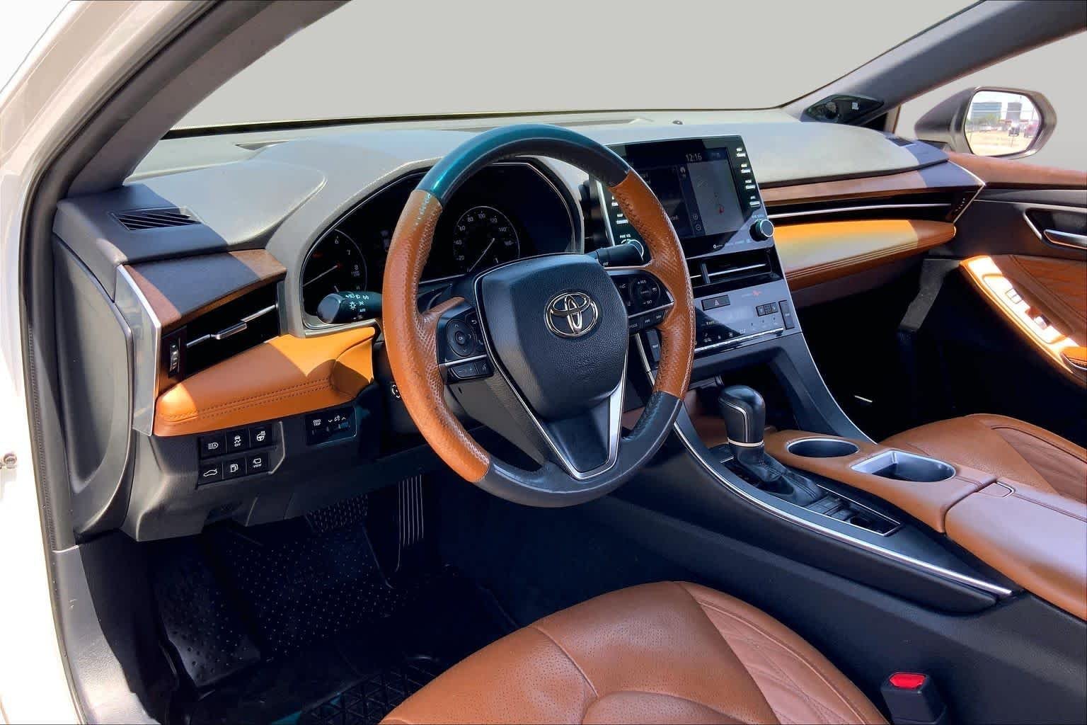 Used 2022 Wind Chill Pearl Toyota Limited image 17