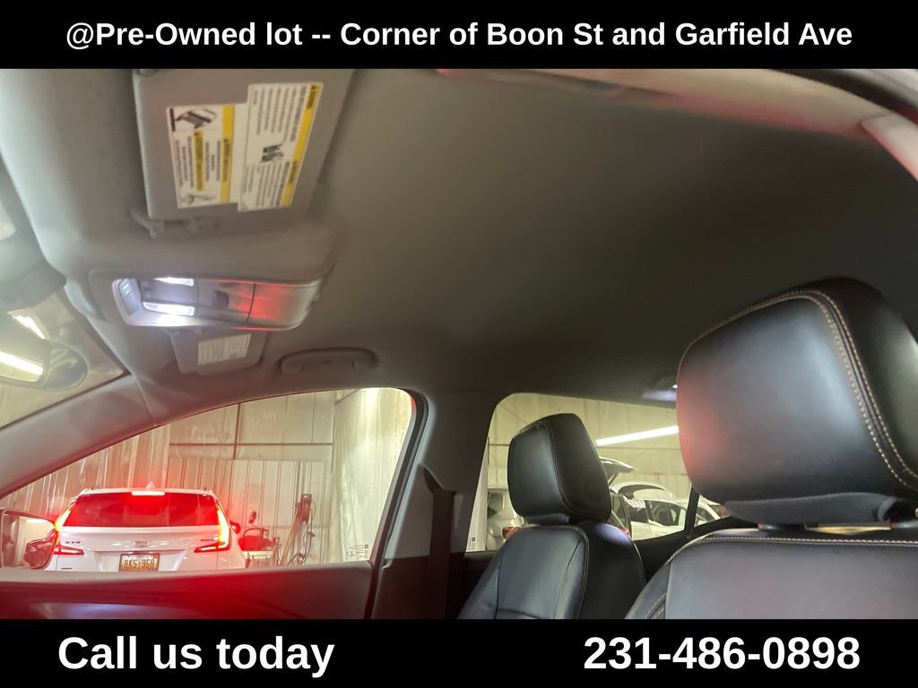 Used 2020 BLUE EMERALD METALLIC GMC SLT image 14