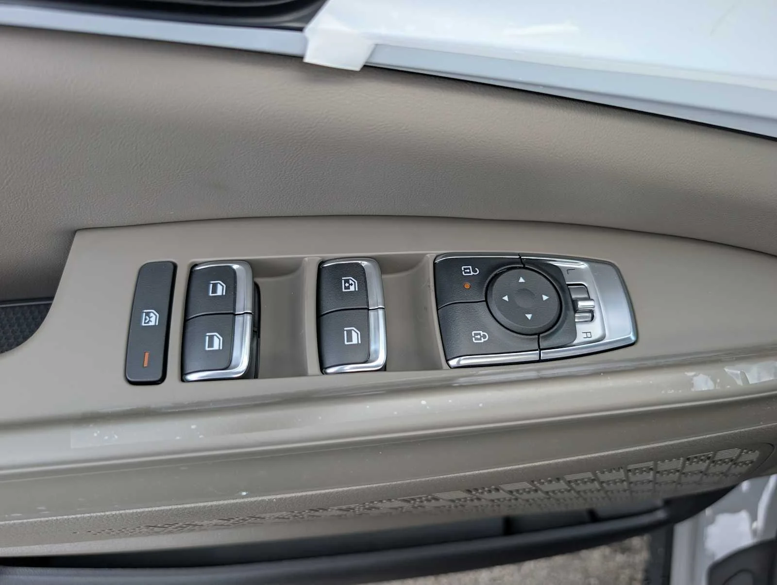 New 2027 Ceramic Silver Kia LXS image 34