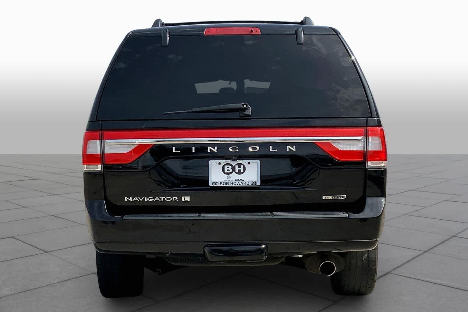Used 2016 Black Velvet Lincoln Select image 4