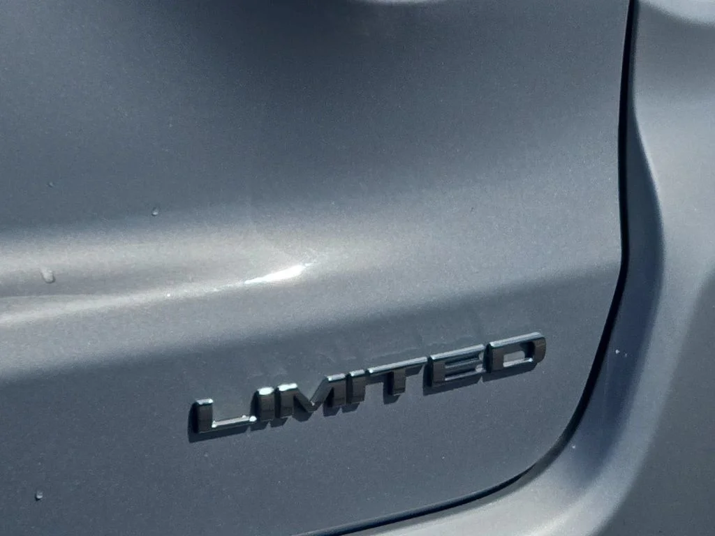 Used 2025 Silver Jeep Limited image 22