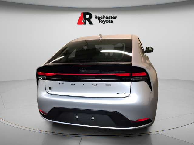 Used 2025  Toyota LE image 7