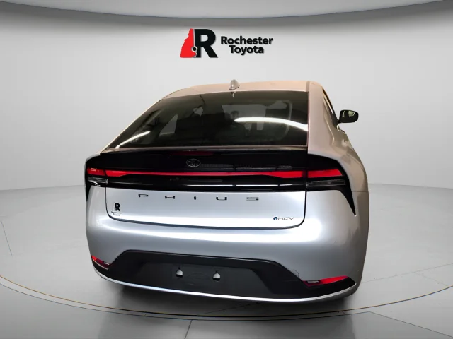Used 2025  Toyota LE image 7