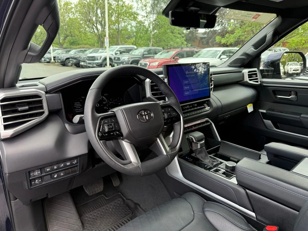 Certified Used 2025  Toyota Platinum image 13