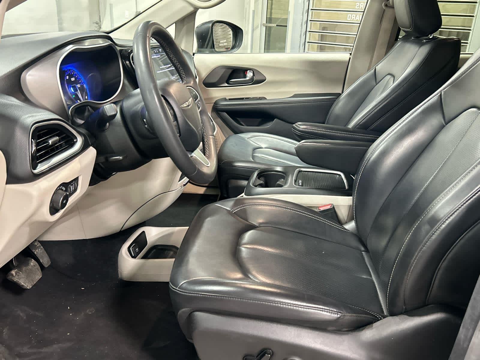 2023 Chrysler Pacifica Touring L - Photo 24