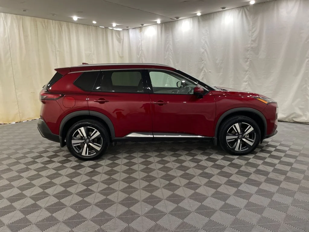 Used 2022 Scarlet Ember Tintcoat Nissan SL image 4