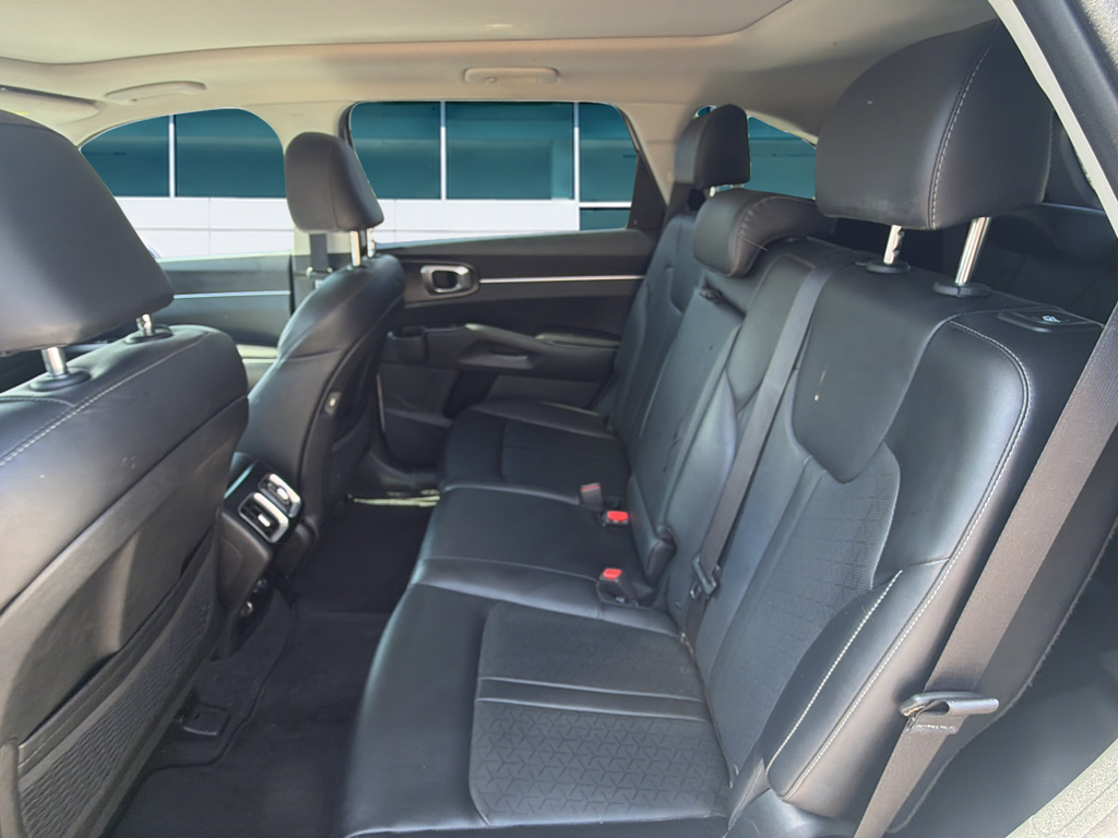 Used 2022 White Kia S image 16