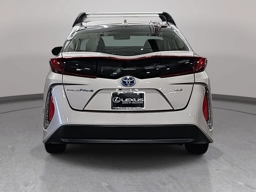 Used 2020 Silver Toyota XLE image 7