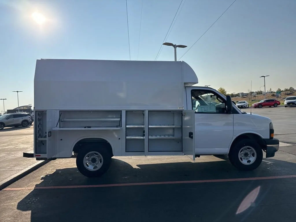 New 2024 Summit White GMC 1WT image 17