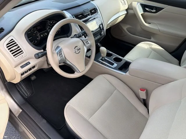 Used 2015  Nissan 2.5 SV image 17