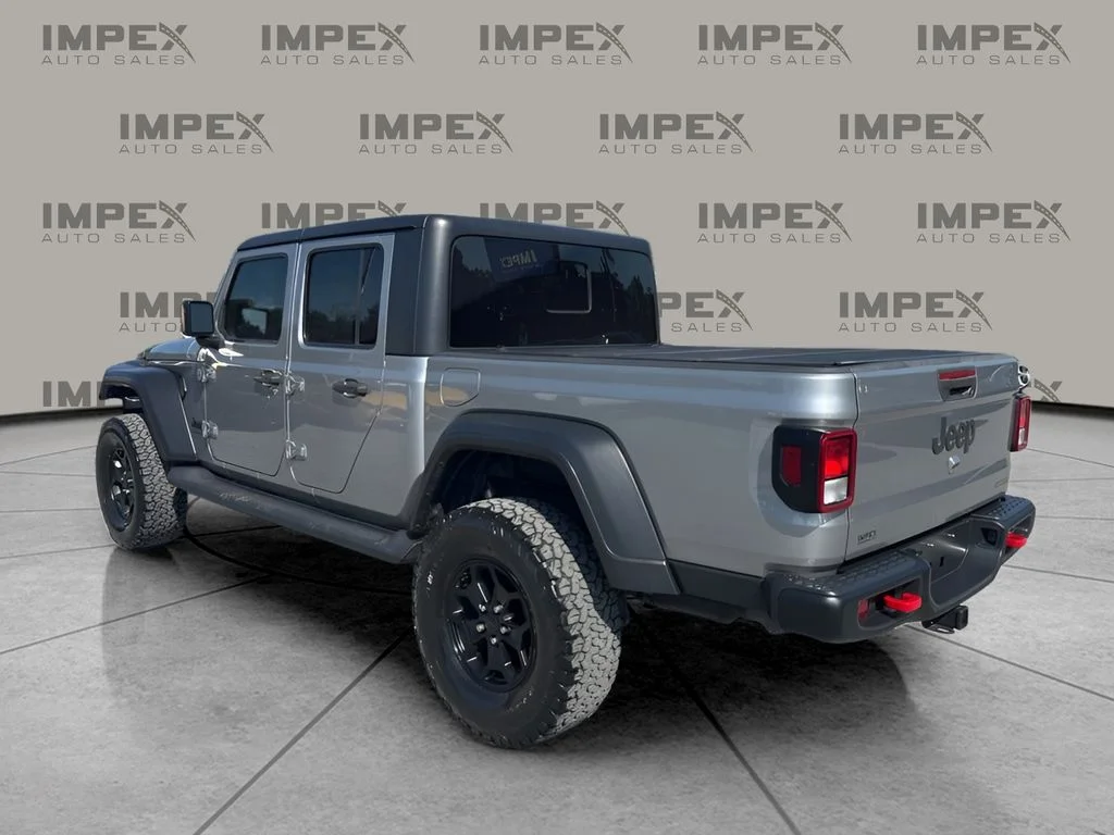 Used 2020 Silver Jeep Sport image 3