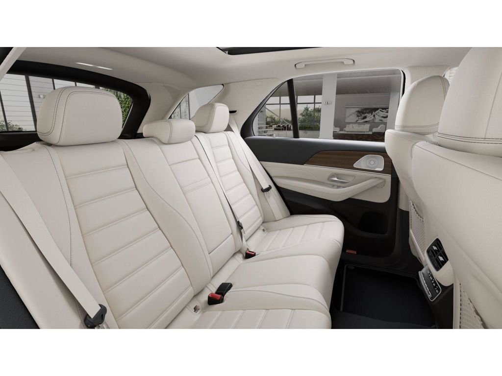 New 2026 MANUFAKTUR Moonlight White Metallic Mercedes-Benz GLE 350 image 5