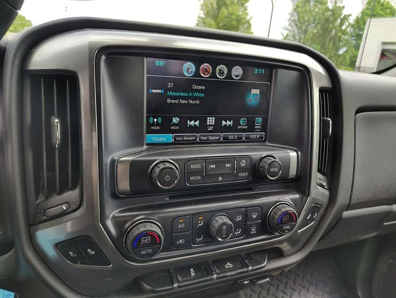 Used 2018 Red Chevrolet LT image 16