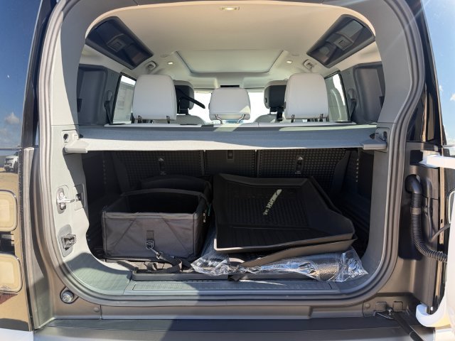 New 2026 Fuji White Land Rover S image 18
