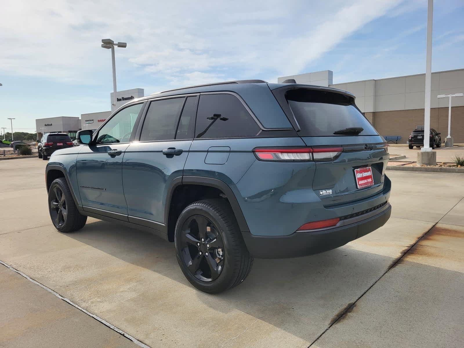 New 2026 Steel Blue Exterior Paint Jeep Limited image 3