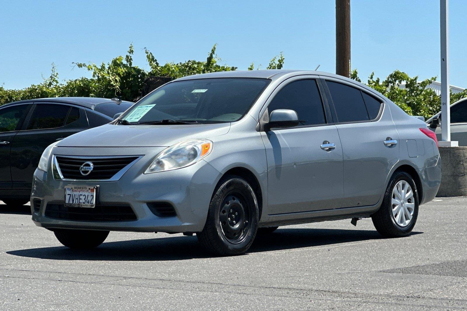 Used 2014 Magnetic Gray Nissan SV image 8
