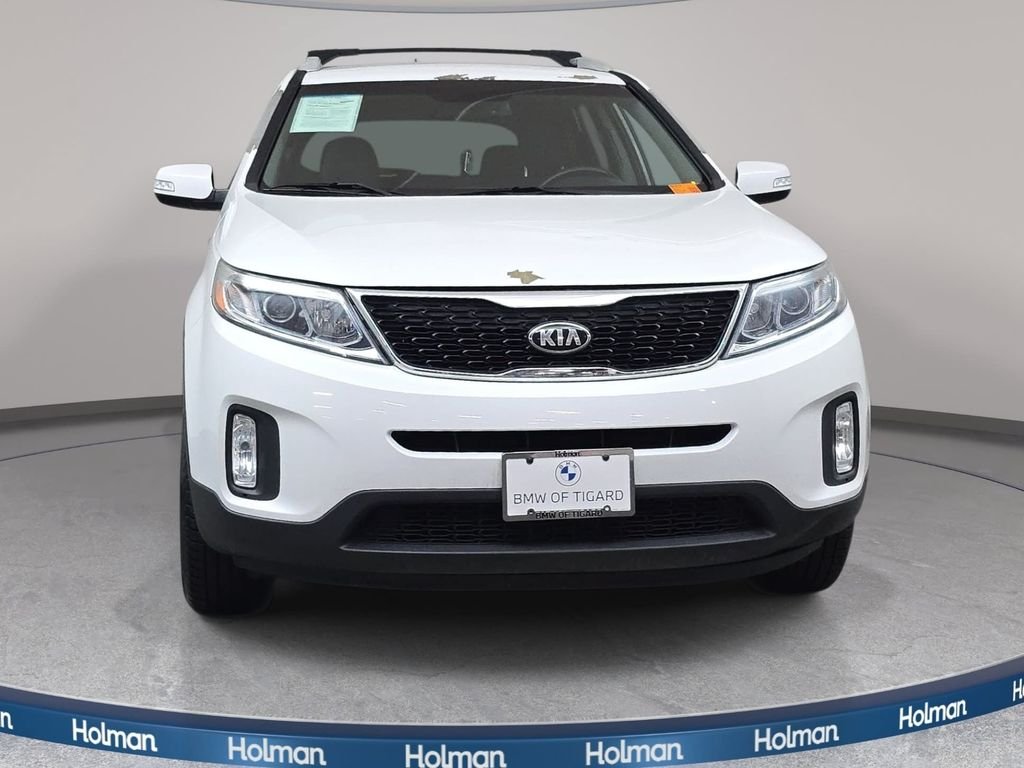 Used 2015 Snow White Pearl Kia LX image 3