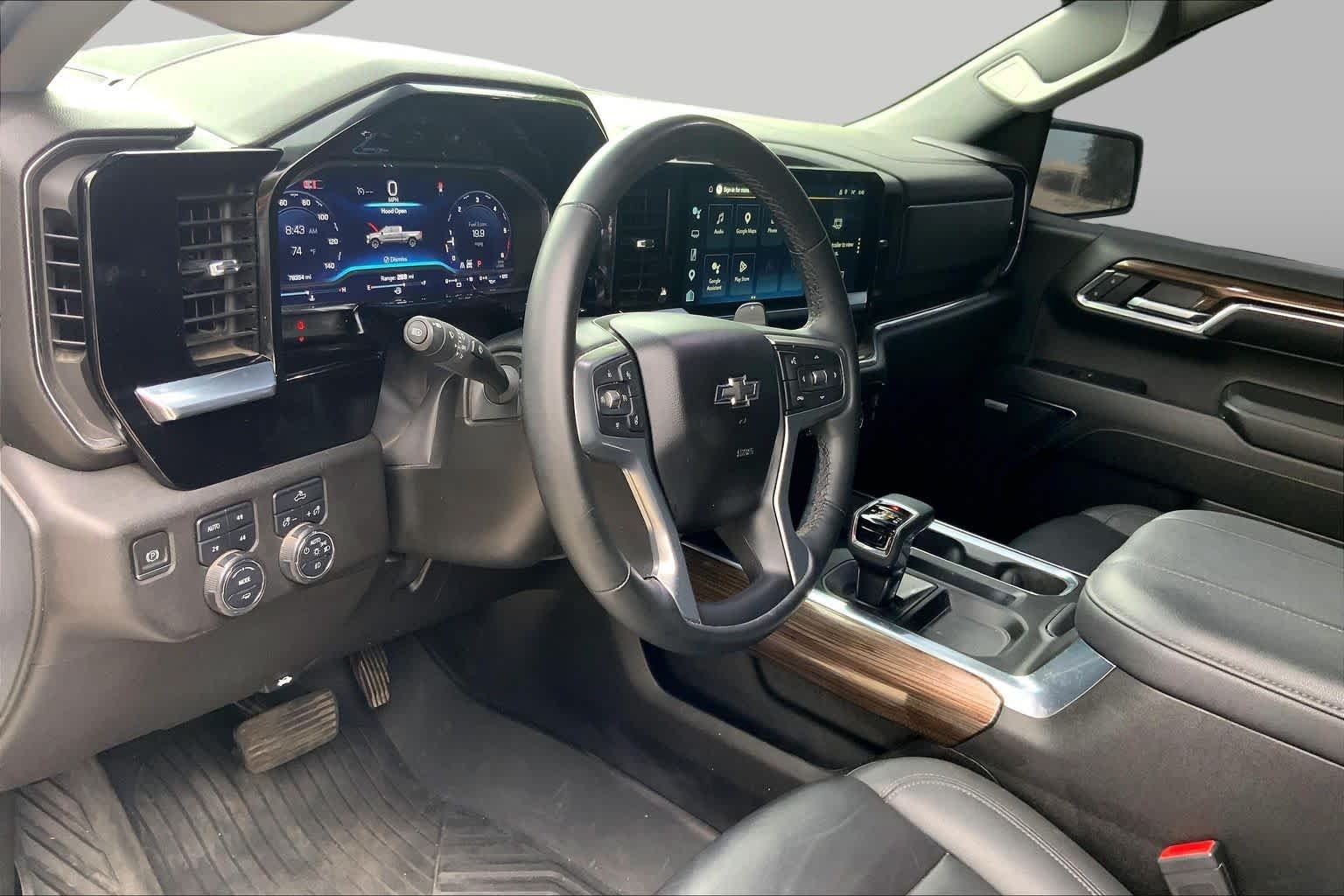 Used 2024 Summit White Chevrolet RST image 18