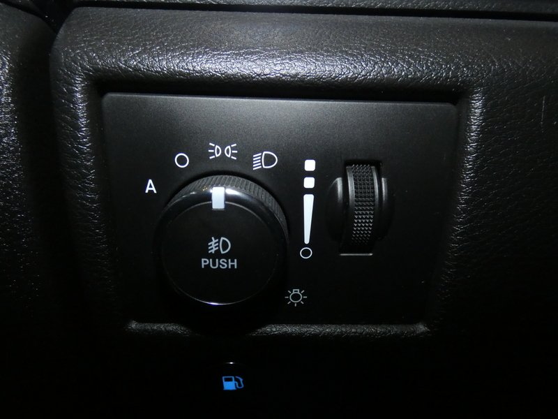 Used 2020 DIAMOND BLACK CRY Jeep 4d SUV 4WD Summit V6 image 21