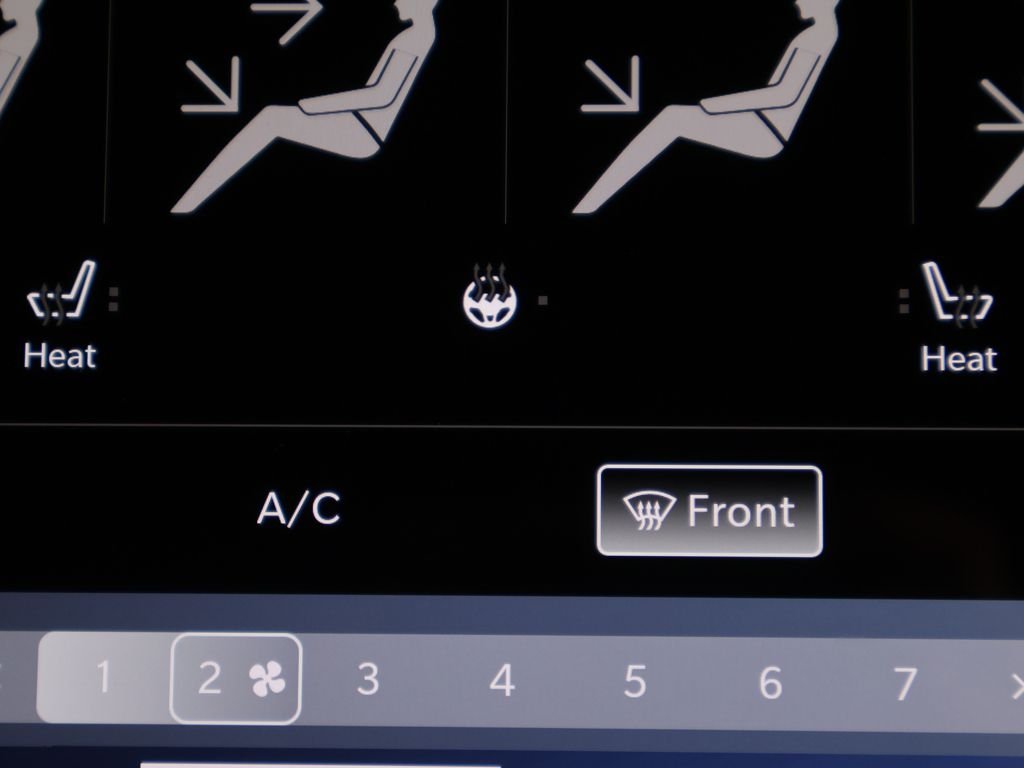 2025 Chrysler Pacifica Select - Photo 43