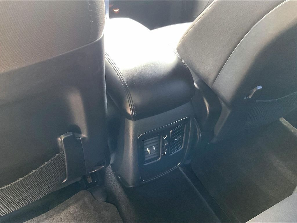 Used 2020 Black Jeep Laredo E image 28