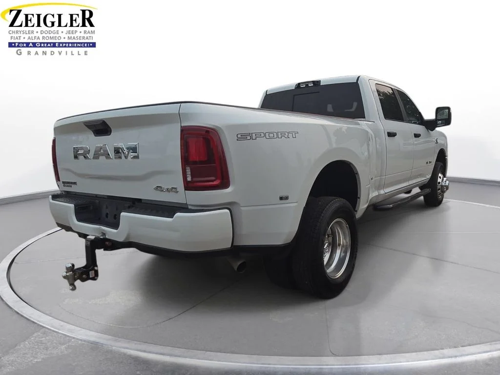 Used 2025 White Ram Big Horn image 5