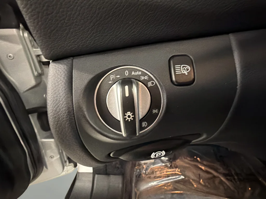 Used 2009 Silver Mercedes-Benz SL 550 image 43