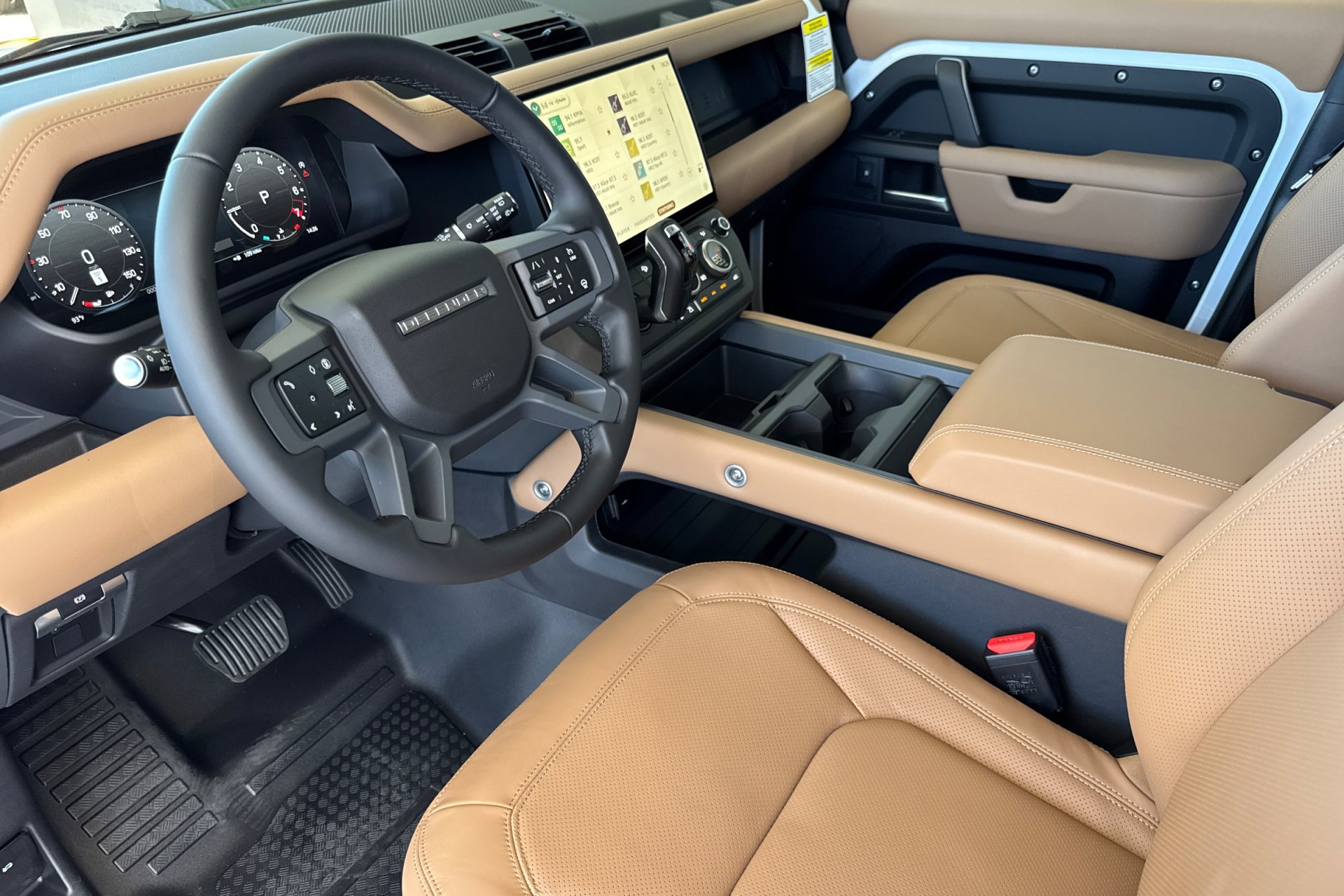 New 2026 Fuji White Land Rover X-Dynamic SE image 13