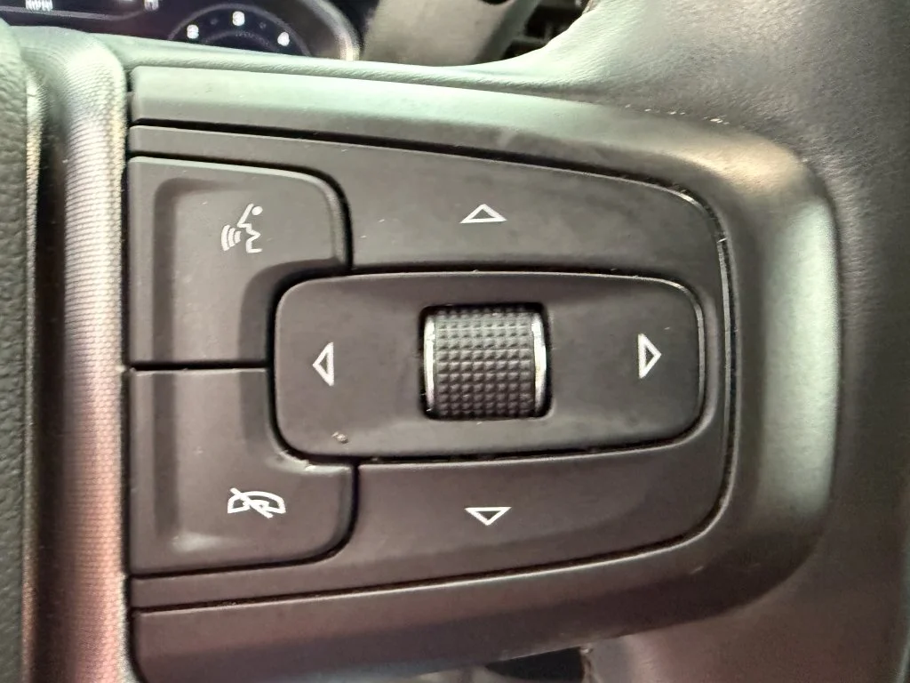 Used 2025 White GMC SLT image 17